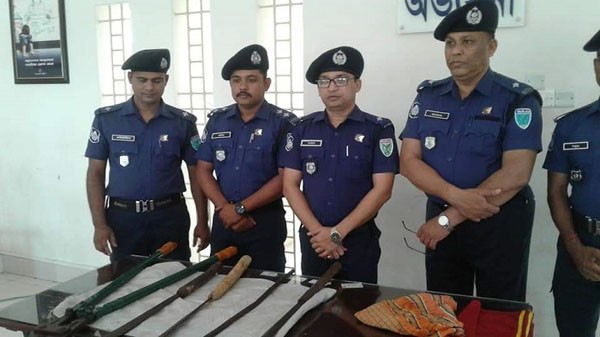 জুড়ীতে দেশিয় অস্ত্রসহ ৪জন গ্রেফতার - Natun Sylhet