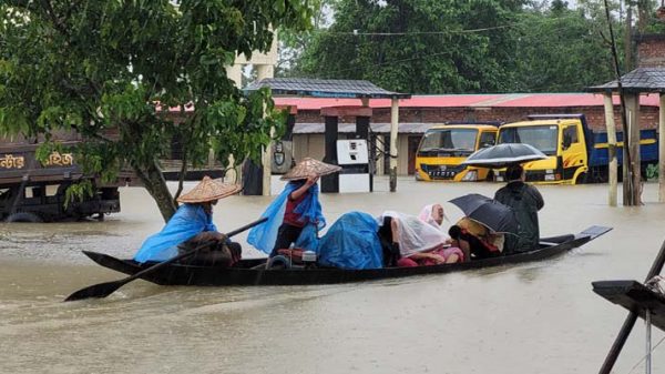 সিলেট-সুনামগঞ্জে বন্যা পরিস্থিতি মোকাবিলায় কাজ করছে নৌবাহিনী - Natun Sylhet