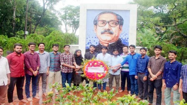 শাবি প্রেস ক্লাবের নতুন কমিটির বঙ্গবন্ধুর প্রতিকৃতিতে পুস্পস্তবক অর্পন - Natun Sylhet