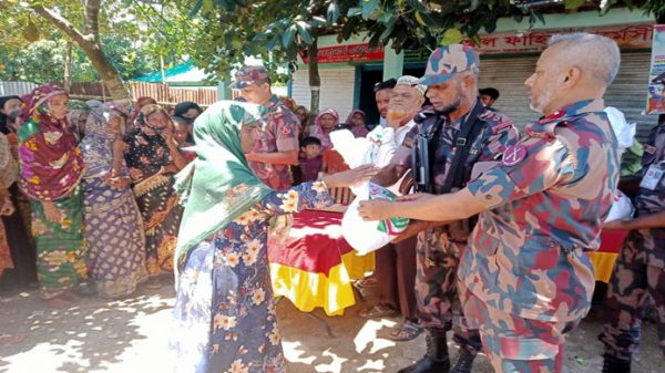 বন্যাদুর্গতদের উদ্ধার তৎপরতা ও বিজিবির ত্রাণ সামগ্রী বিতরণ অব্যাহত - Natun Sylhet