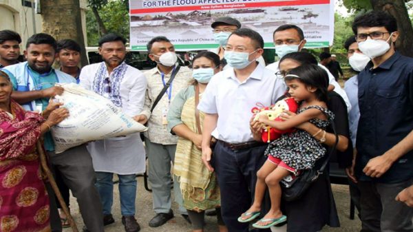 বন্যায় ক্ষতিগ্রস্ত ৪'শ পরিবারের মাঝে অ্যাবকা’র ত্রাণ বিতরণ - Natun Sylhet
