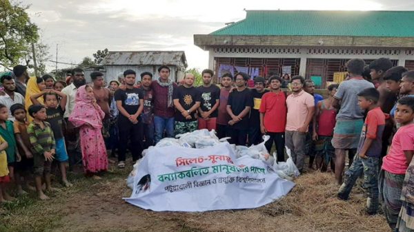 সিলেটে বন্যার্তদের পাশে পবিপ্রবি শিক্ষার্থীরা - Natun Sylhet