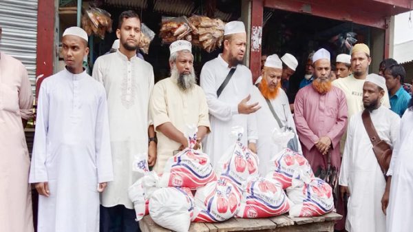 বন্যার্তদরে মাঝে জমিয়তে উলামায়ে ইসলামের ত্রাণ বিতরণ - Natun Sylhet
