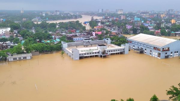 স্মরণকালের ভয়াবহ বন্যার মুখোমুখি সিলেটবাসী - Natun Sylhet