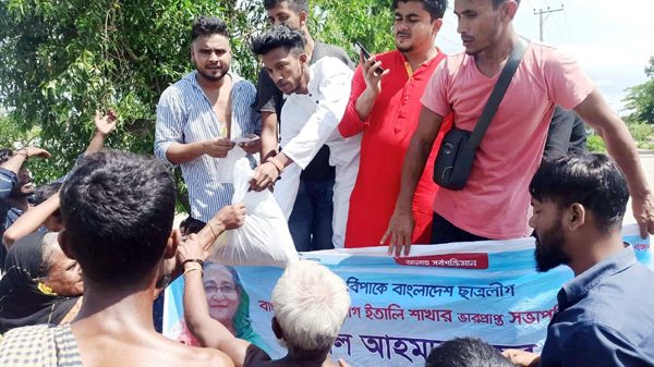 সিলেট-সুনামগঞ্জ বন্যার্তদের মাঝে ইতালি ছাত্রলীগের খাদ্য সামগ্রী বিতরণ - Natun Sylhet
