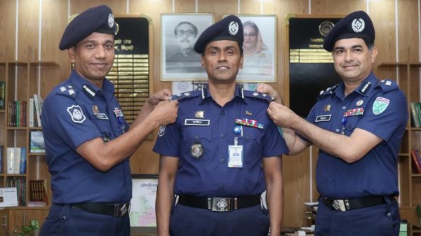 সিলেট রেঞ্জের ৫ কর্মকর্তার কাঁধে উঠলো র‌্যাংক ব্যাজ - Natun Sylhet