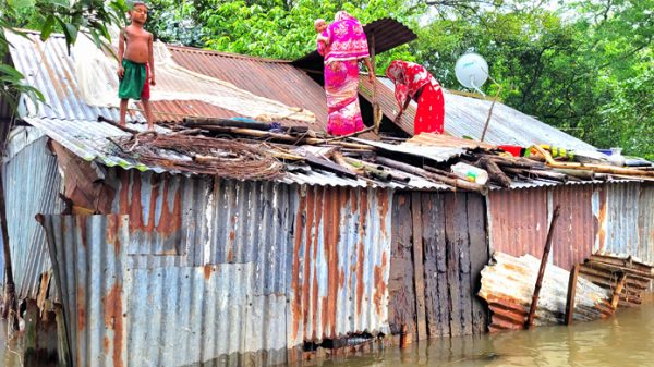 বন্যার দশ দিনের মাথায় ত্রাণ সমন্বয় কমিটি! - Natun Sylhet