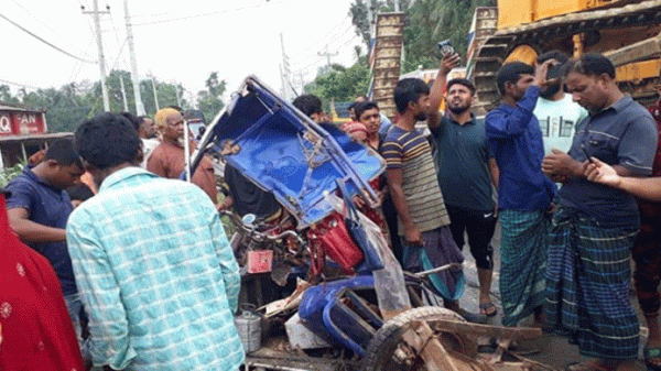 ত্রিমুখী সংঘর্ষে একই পরিবারের ৬ জন নিহত - Natun Sylhet