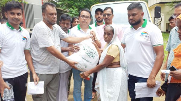 রংধনু গ্রুপ ও প্রতিদিনের বাংলাদেশের খাদ্য সহায়তা পেল আরও ১ হাজার পরিবার - Natun Sylhet