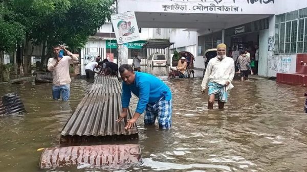 মৌলভীবাজারে বন্যায় ১৪ হাজার ঘরবাড়ি ক্ষতিগ্রস্ত, হাসপাতালে এখনো পানি - Natun Sylhet