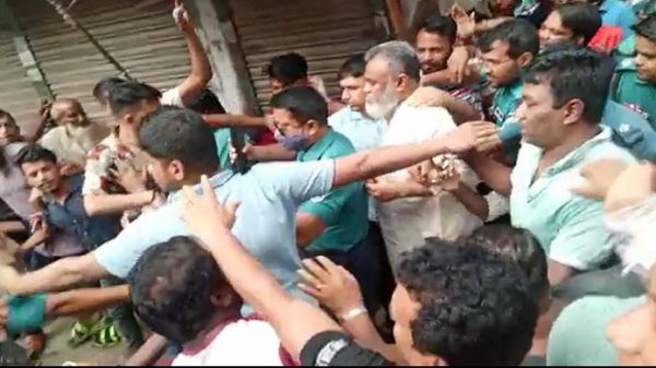 বিদায়ের দিনে এসএসসি পরীক্ষার্থীদের পেটালেন শিক্ষক - Natun Sylhet