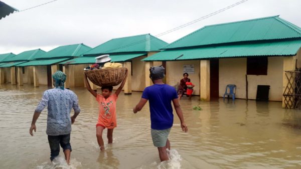 আশ্রয়কেন্দ্রে জন্ম নেয়া সেই শিশুর নাম রাখা হলো ‘বন্যা’ - Natun Sylhet