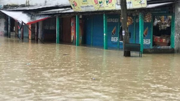 বিয়ানীবাজারে পানিবন্দী দুই লাখ মানুষ - Natun Sylhet