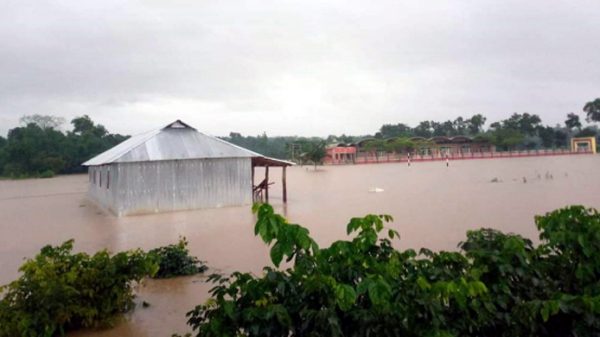 মৌলভীবাজারে ২০০ গ্রাম প্লাবিত, কন্ট্রোল রুমের ফোন নম্বর চালু - Natun Sylhet