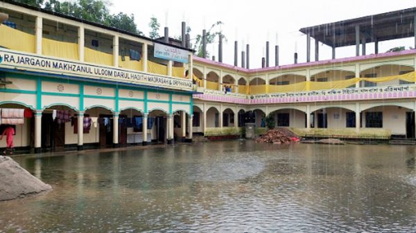 ফের সিলেটের নিম্নাঞ্চল প্লাবিত, দুর্ভোগে মানুষ - Natun Sylhet