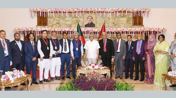 রাষ্ট্রপতির সঙ্গে রেড ক্রিসেন্ট সোসাইটির প্রতিনিধিদলের সৌজন্য সাক্ষাৎ - Natun Sylhet