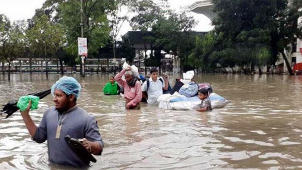 পানিবাহিত রোগে আক্রান্ত বানভাসি মানুষ, মাঠে ১৩৭টি মেডিকেল টিম - Natun Sylhet