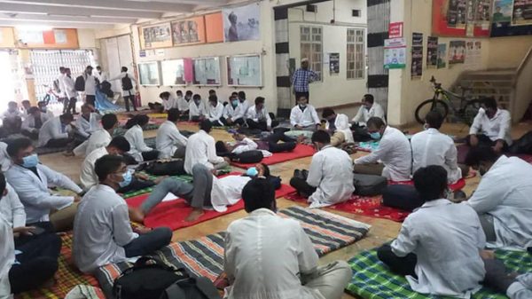 ওসমানী মেডিকেল কলেজ শিক্ষার্থীদের বিক্ষোভ - Natun Sylhet