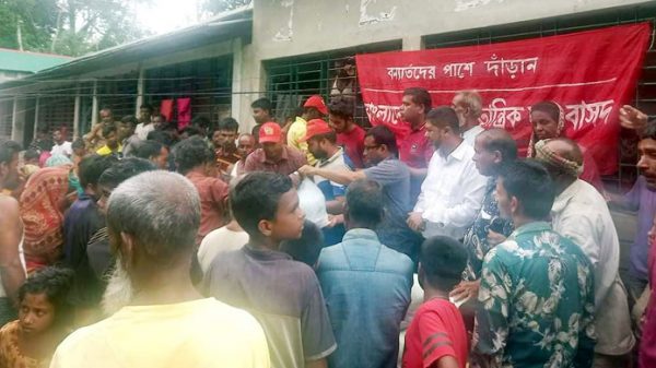 ছাতকে দেড় শতাধিক পরিবারে বাসদের খাদ্য সহায়তা - Natun Sylhet