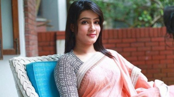 অভিনয়ে ফিরলেন মাহিয়া মাহি - Natun Sylhet