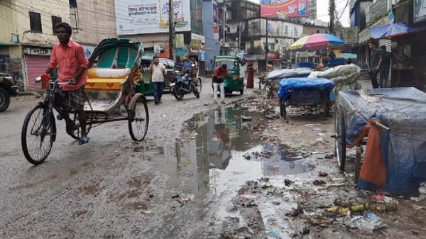 সুনামগঞ্জে বন্যার উন্নতি, ময়লার দুর্গন্ধ ছড়িয়েছে চারদিকে - Natun Sylhet