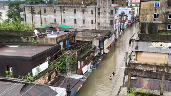 সুনামগঞ্জ শহরে ৪ দিন পর অর্ধেক এলাকায় বিদ্যুৎ সরবরাহ - Natun Sylhet