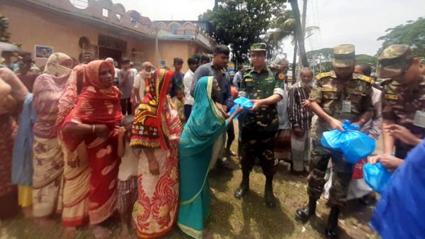 বন্যার্তদের পাশে শাবিপ্রবির বিএনসিসি - Natun Sylhet