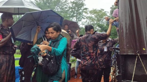 শাবিতে আটকে থাকা শিক্ষার্থীদের উদ্ধার করলো বিজিবি - Natun Sylhet