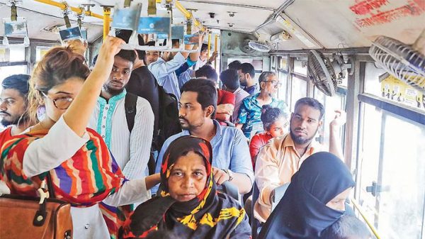 নারী যাত্রী‌দের হয়রানি ব‌ন্ধে বসা‌নো হ‌চ্ছে সি‌সি ক‌্যামেরা - Natun Sylhet
