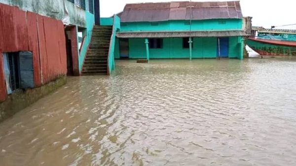 শান্তিগঞ্জে বন্যায় নিম্নাঞ্চল প্লাবিত, ৩টি বিদ্যালয় বন্ধ ঘোষণা - Natun Sylhet