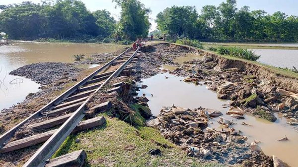 বন্যায় ক্ষতবিক্ষত সিলেট-ছাতক রেলপথ - Natun Sylhet