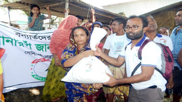 তাহিরপুরে সোনারগাঁও জার্নালিস্ট ক্লাবের ত্রান বিতরণ - Natun Sylhet
