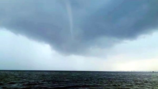তাহিরপুরের মাটিয়ান হাওরে টর্নেডোর উৎপত্তি! - Natun Sylhet