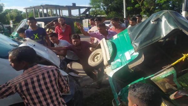 জৈন্তাপুরে মাইক্রোবাসের ধাক্কায় অটোরিকশা চালকসহ আহত ৪ - Natun Sylhet