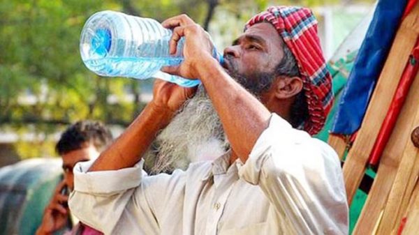 সিলেটে প্রচন্ড গরমে নাভিশ্বাস জনজীবন! - Natun Sylhet