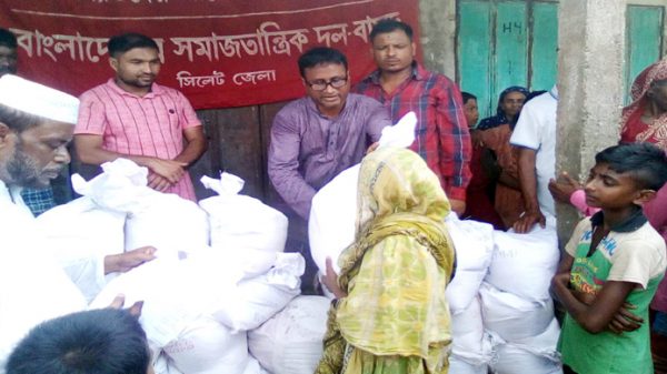 বন্যার্তদের মধ্যে বাসদ এর ঈদের খাদ্য সামগ্রী ও ত্রাণ বিতরণ অব্যাহত - Natun Sylhet