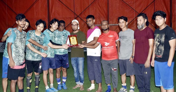 সুরমা বয়েজ ক্লাবের উদ্যোগে ফুটবল প্রীতি ম্যাচ ও সংবর্ধনা প্রদান - Natun Sylhet