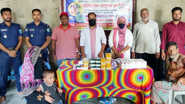 ব্যারিষ্টার সুমনের উদ্যোগে শতাধিক পরিবারকে ফ্রি চিকিৎসা ওষুধ প্রদান - Natun Sylhet