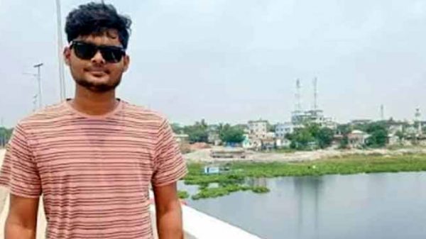 শাবিতে ছুরিকাঘাতে নিহত বুলবুলের বাড়িতে শোকের মাতম - Natun Sylhet