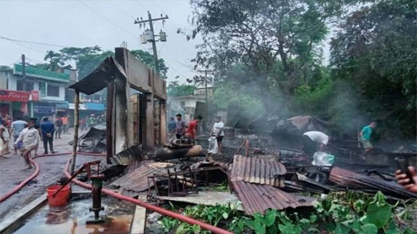 ছাতকে ভয়াবহ আগুনে ১৪ দোকান পুড়ে ছাই, কোটি টাকার ক্ষয়ক্ষতি - Natun Sylhet