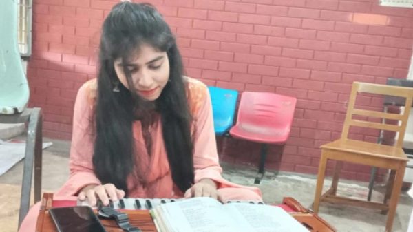 অটোরিকশা থেকে ছিটকে পড়ে ইডেন ছাত্রীর মৃত্যু - Natun Sylhet