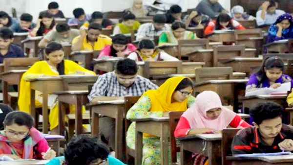 সিলেটসহ সারাদেশে ৪৩তম বিসিএসের লিখিত পরীক্ষা শুরু - Natun Sylhet