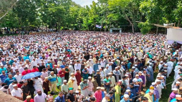 চির নিদ্রায় শায়িত ট্রেন দুর্ঘটনায় নিহত ১১ তরুণ, জানাজায় মানুষের ঢল - Natun Sylhet