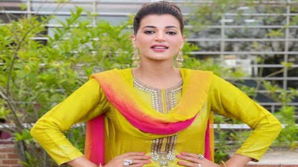 পেটে সন্তান নিয়ে আড়ালে থাকে, আমি সেই গ্রেডের নায়িকা না : বর্ষা - Natun Sylhet