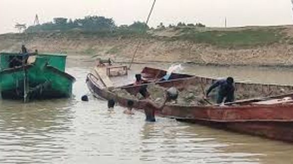 বড়লেখায় মাছ ধরতে গিয়ে নৌকা ডুবে নিখোঁজ ১ - Natun Sylhet
