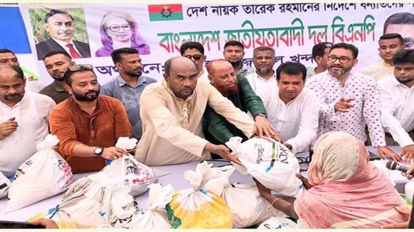 সিলেটে জেলা বিএনপির উদ্যোগে ত্রাণ বিতরণ - Natun Sylhet