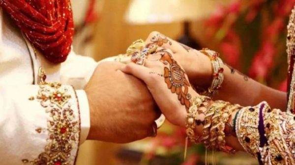 প্রেমিকের বাড়িতে প্রেমিকার অবস্থান, অন্য প্রেমিকাকে বিয়ে - Natun Sylhet
