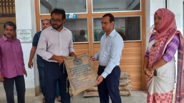 সিলেট অনলাইন প্রেসক্লাবে প্রধানমন্ত্রীর ঈদ উপহার প্রদান - Natun Sylhet