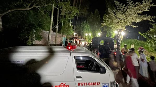 ট্রেন দুর্ঘটনায় একসঙ্গে ১১ জনের মৃত্যুতে স্তব্ধ খন্দকিয়া - Natun Sylhet