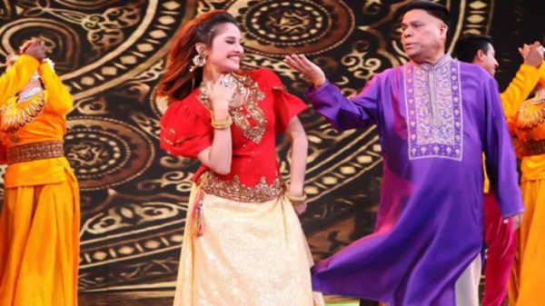 সুন্দরী মডেলের সঙ্গে ‘রঙের দুনিয়া’ মাতাবেন মাহফুজুর রহমান - Natun Sylhet